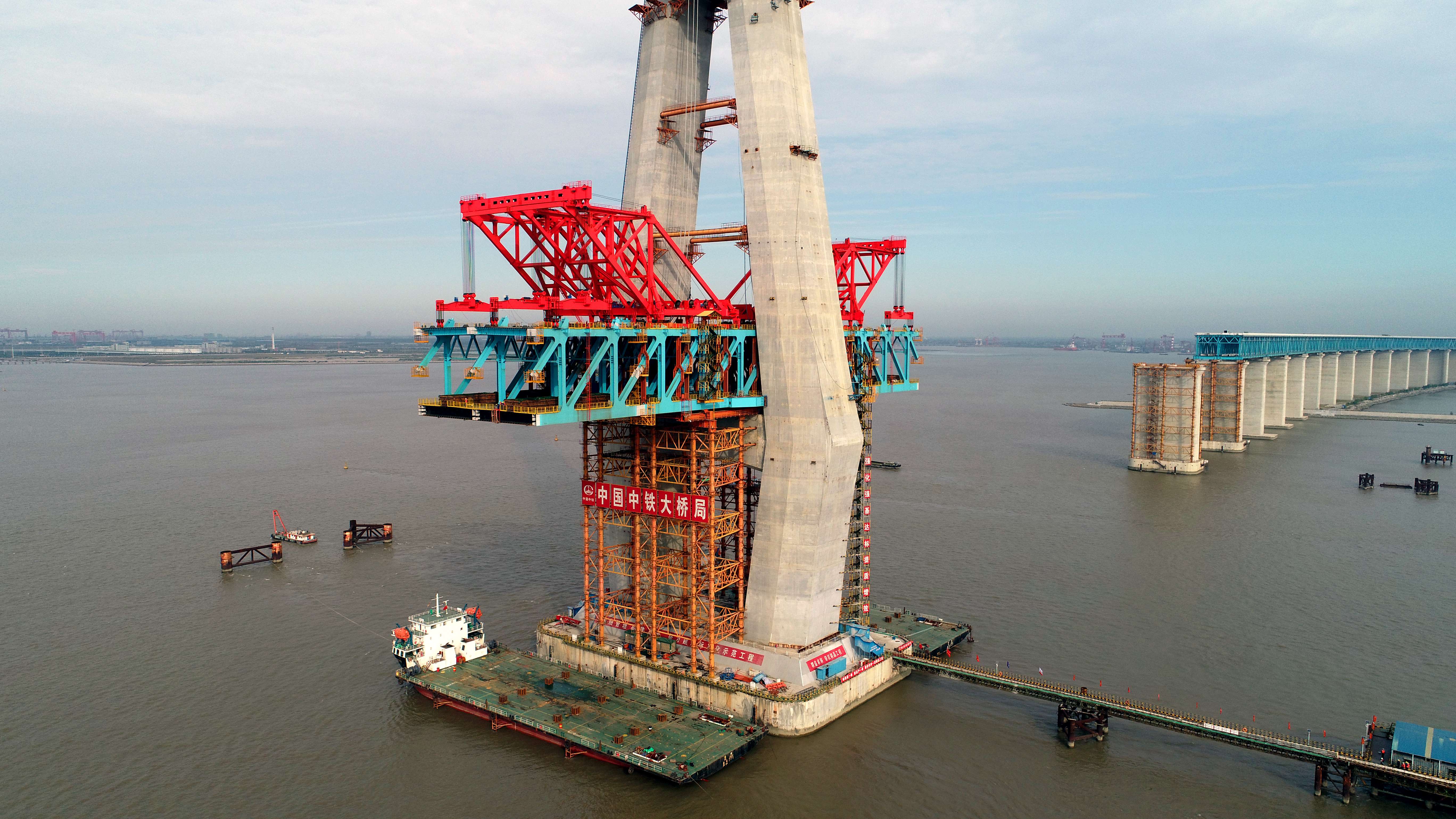 正在建設的滬通長江大橋（圖片來源：中國中鐵）.jpg